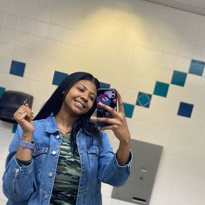 Meet your Posher, Daryllisa